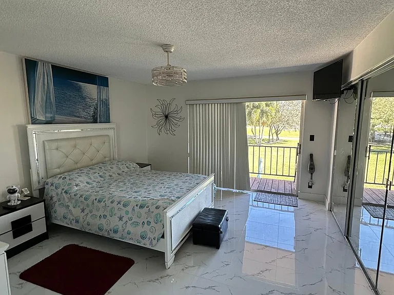 4557 Luxemburg Ct — Photo 4