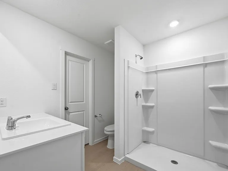 6509 Glade St — Photo 14