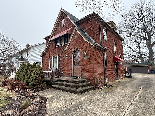 1st image of 1010 Archwood Ave