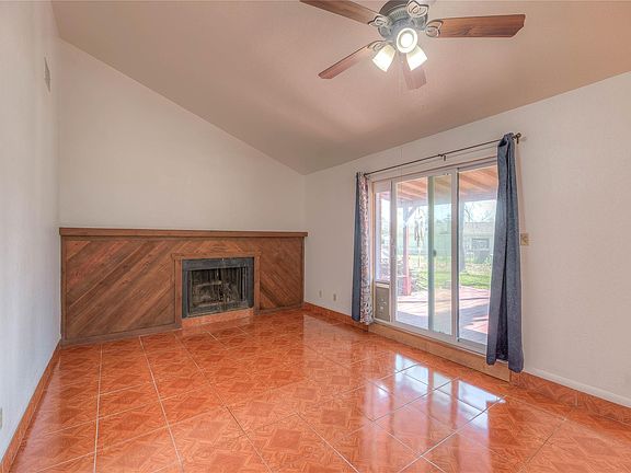 5th image of 25634 Chestnut Ln