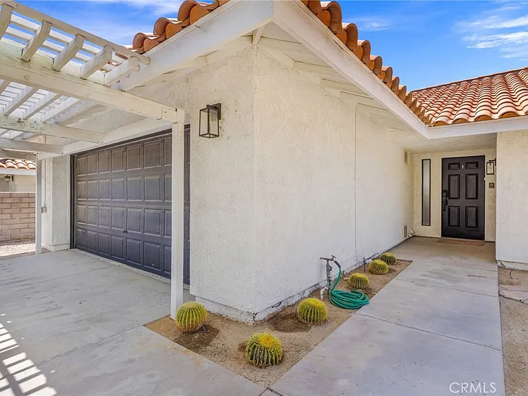 1489 E Francis Dr — Photo 1