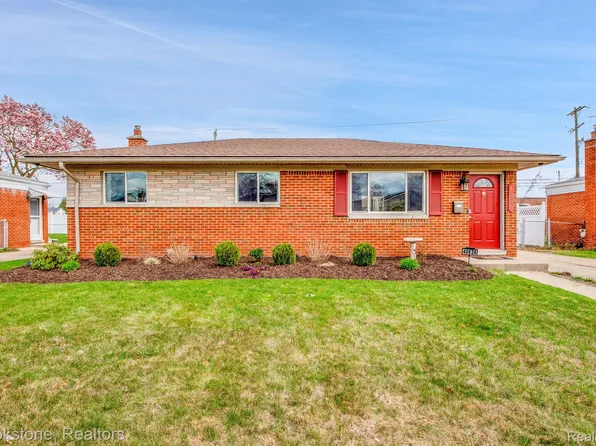 40626 Colony Dr, Sterling Heights, MI 48313