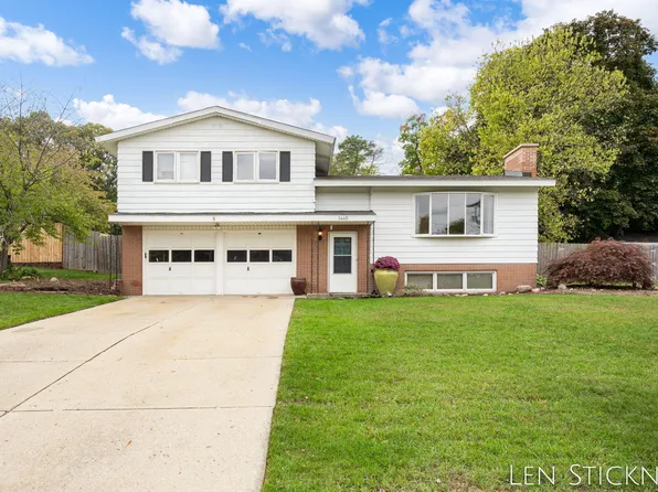 2445 Powers Ave NW, Grand Rapids, MI 49544