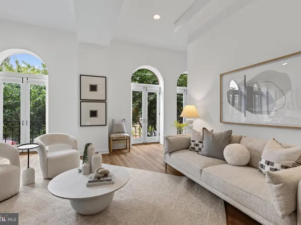141 12th St NE APT 9, Washington, DC 20002