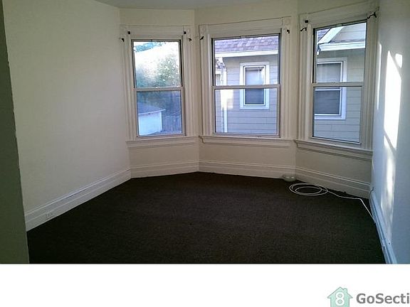 3rd image of 851 Hancock Ave