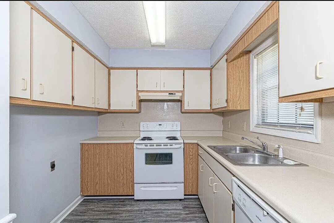 2 bed, 1.5 bath, 980 sqft, $1,085 — Photo 2