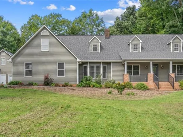 269 Lodgecrest Dr, Winston Salem, NC 27107