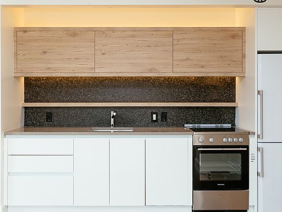 4th image of 1068 Fulton St #2G