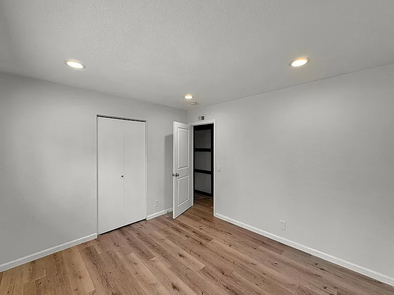 552 Luna Dr — Photo 8