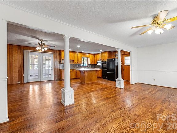 4th image of 1224 Vickie Ln
