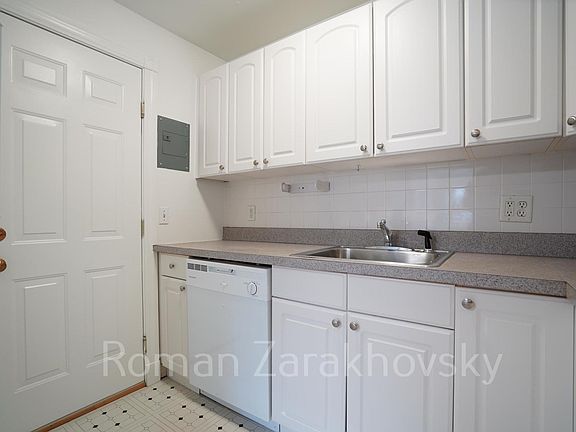5th image of 11 Embassy Rd APT 32