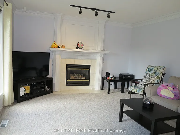 35 Moraine Cres — Photo 11