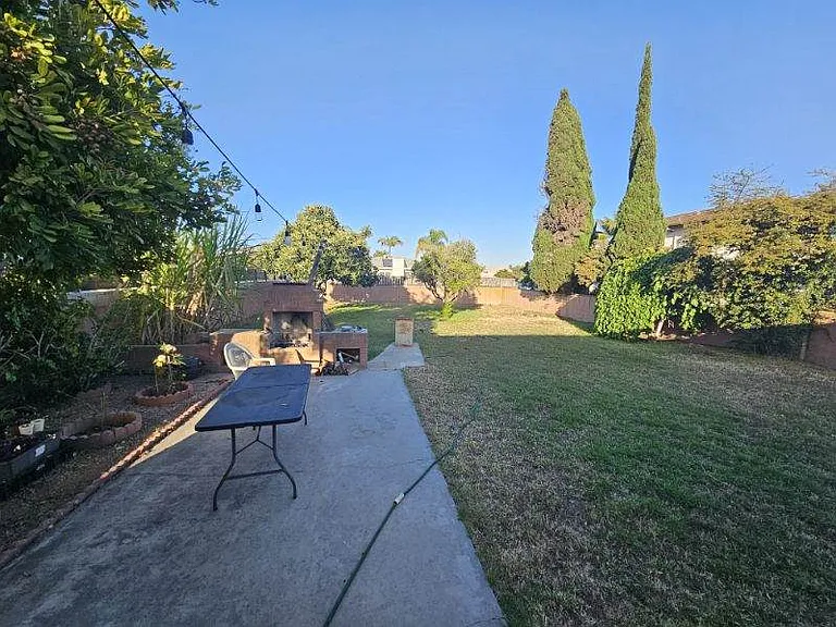 Seminole Dr — Photo 1