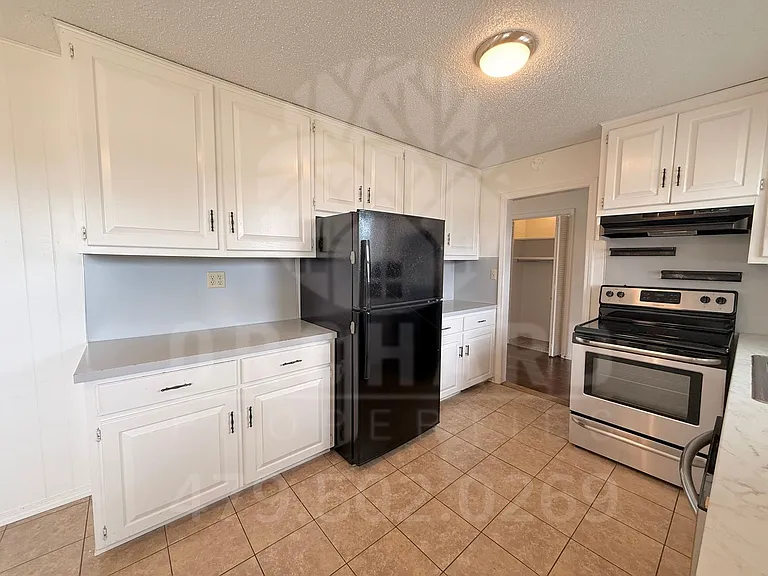 180 S Barrington Rd — Photo 6