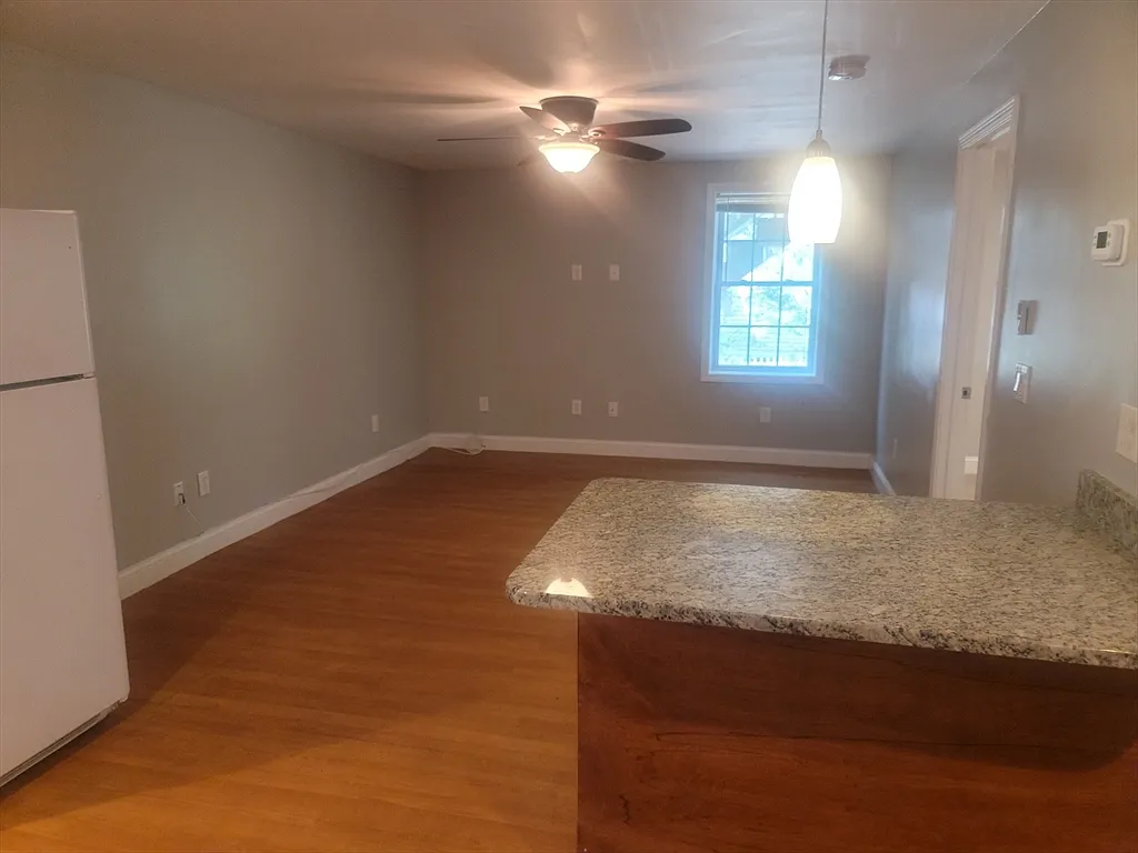 1 bed, 1.0 bath, 756 sqft, $1,975 — Photo 4