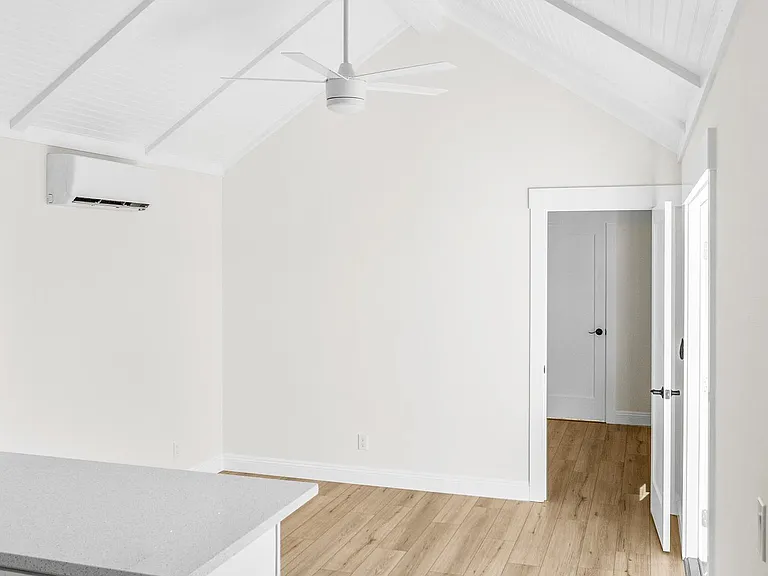952 Park St — Photo 8
