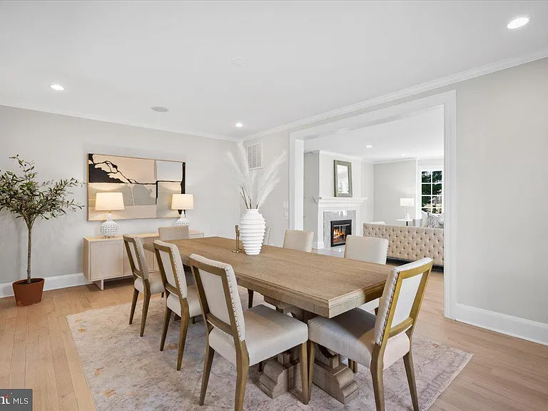 3213 Foxhall Rd NW — Photo 9