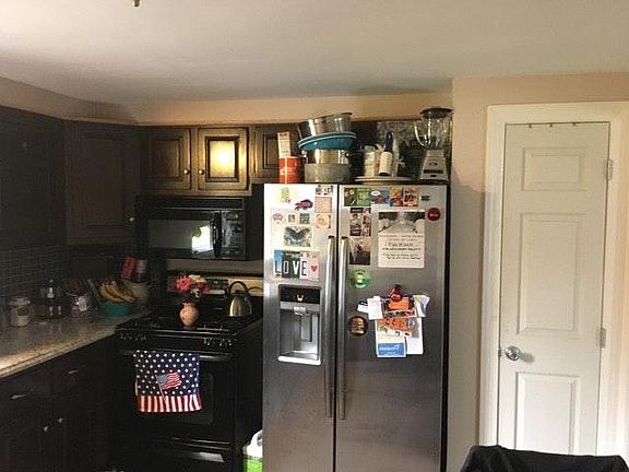 5th image of 165 Thorn Ave