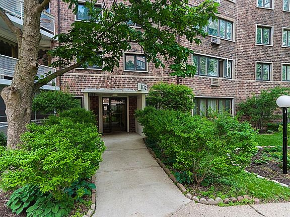 2nd image of 1132 W Lunt Ave APT 5D