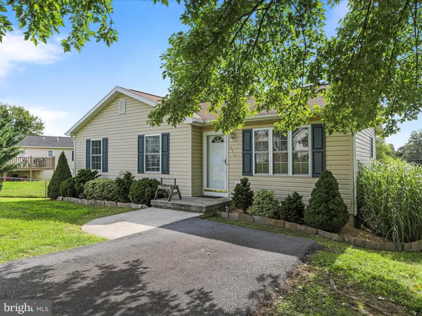 471 Universe Dr, Martinsburg, WV 25404