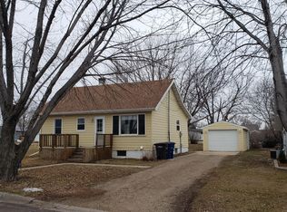 613 S Davison St, Mitchell, SD 57301