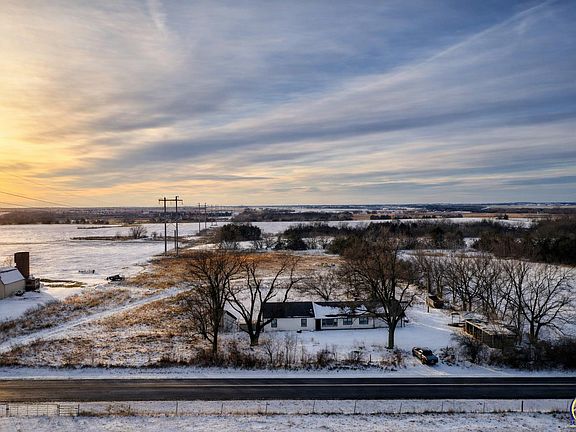 2nd image of 8039 SE Berryton Rd