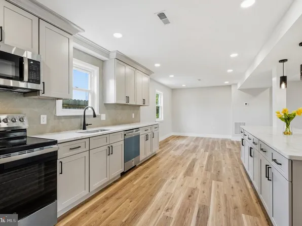 1090 Highland Ave, Abington, PA 19001
