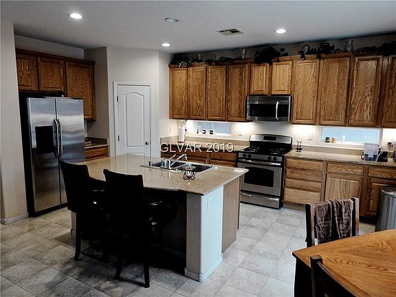 2nd image of 1208 E Hammer Ln