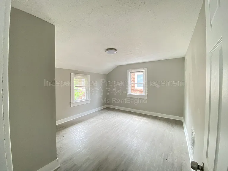 1004 W Fairview Ave — Photo 16