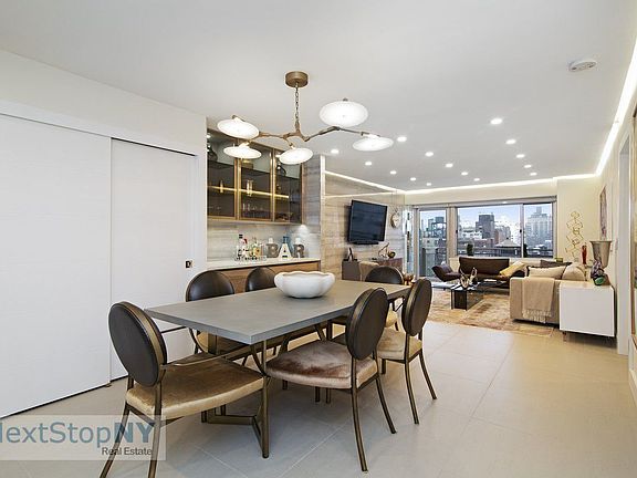 4th image of 118 E 60th St APT 17E