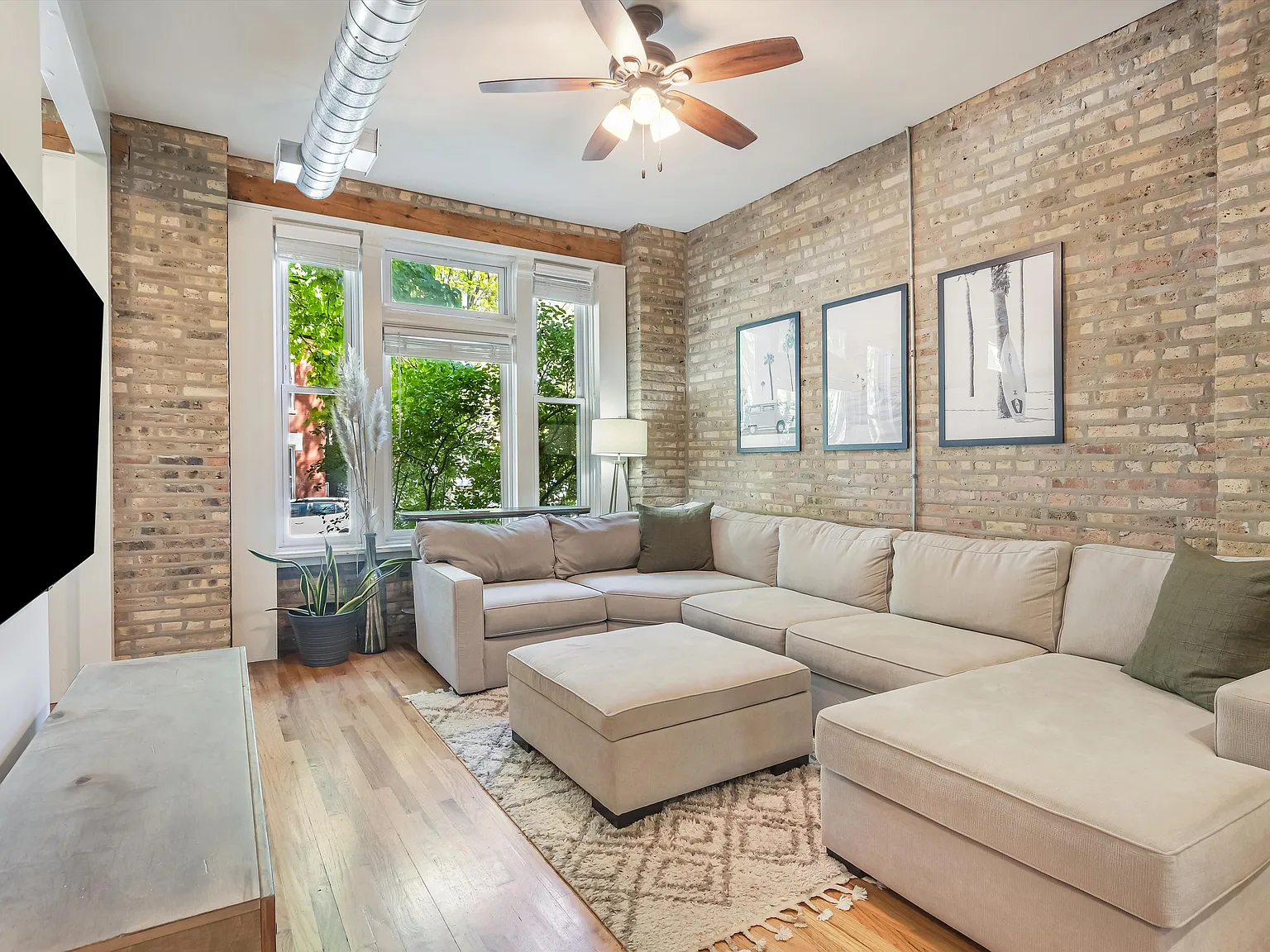 1102 N Hermitage Ave — Photo 4