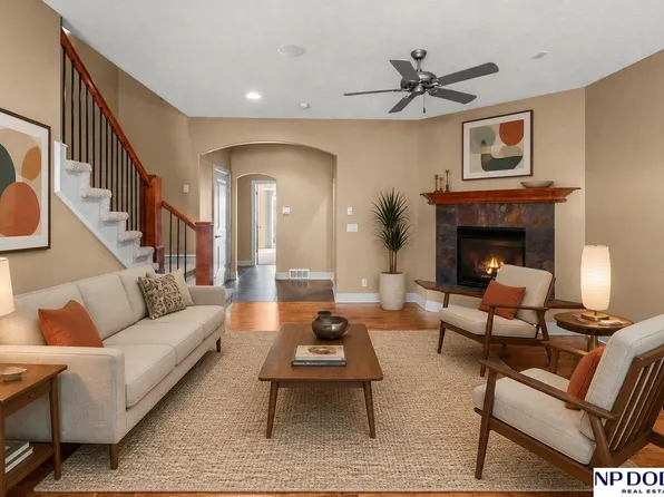 5138 Dodge St, Omaha, NE 68132