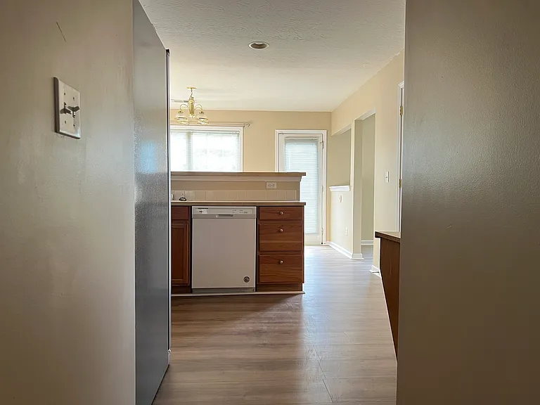 3885 Winthrop Dr — Photo 13