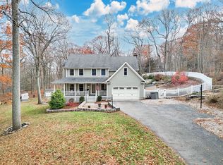 35 Bradley Ln, Newtown, CT 06482