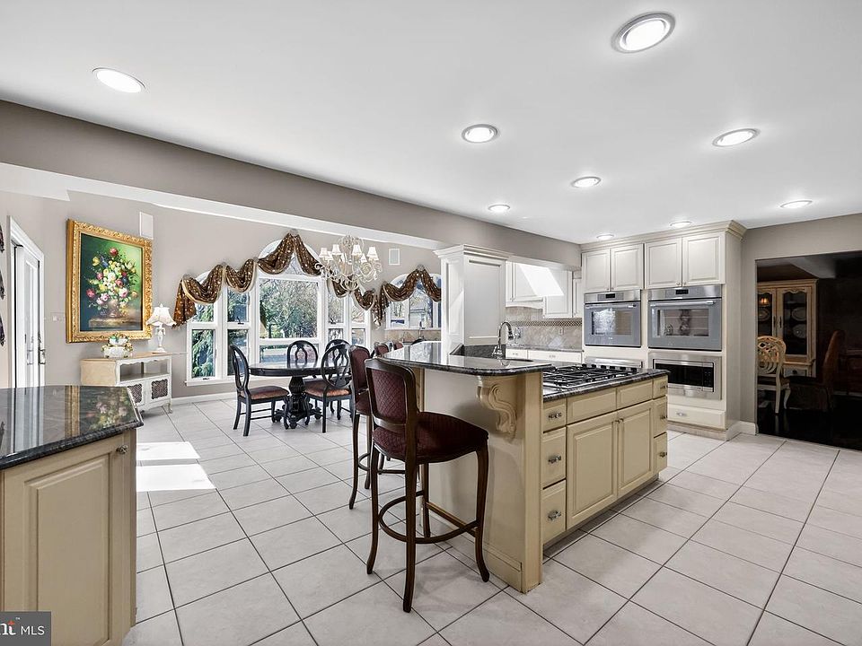1st image of 521 Kings Dr