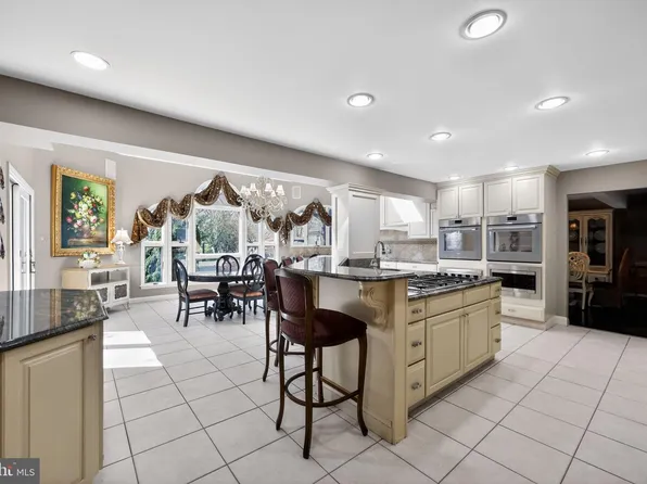 521 Kings Dr, Cherry Hill, NJ 08003