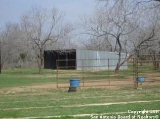 2094 County Road 307, Floresville, TX 78114
