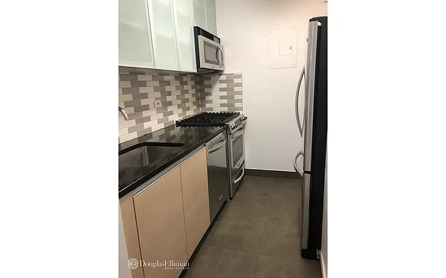 Rented by Douglas Elliman | media 11