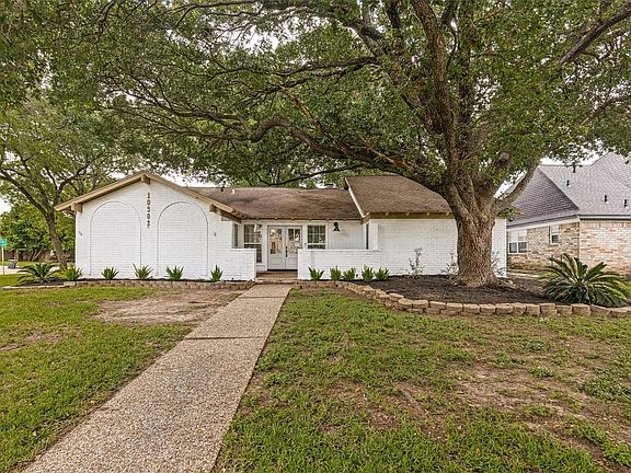 2nd image of 10903 Holly Springs Dr