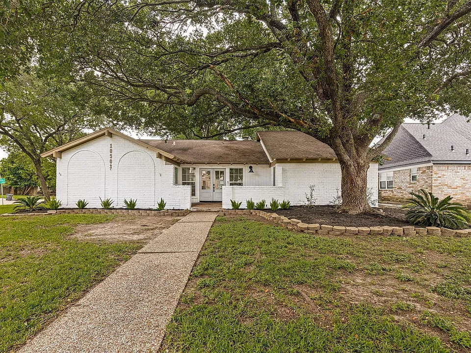10903 Holly Springs Dr