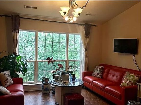 5th image of 16728 Dover Dr #8