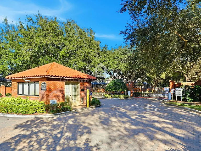 705 Largovista Dr — Photo 6
