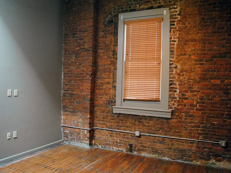 829 South Railroad Avenue — Photo 2