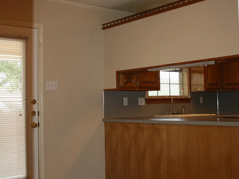 1109 W Lingleville Rd — Photo 4