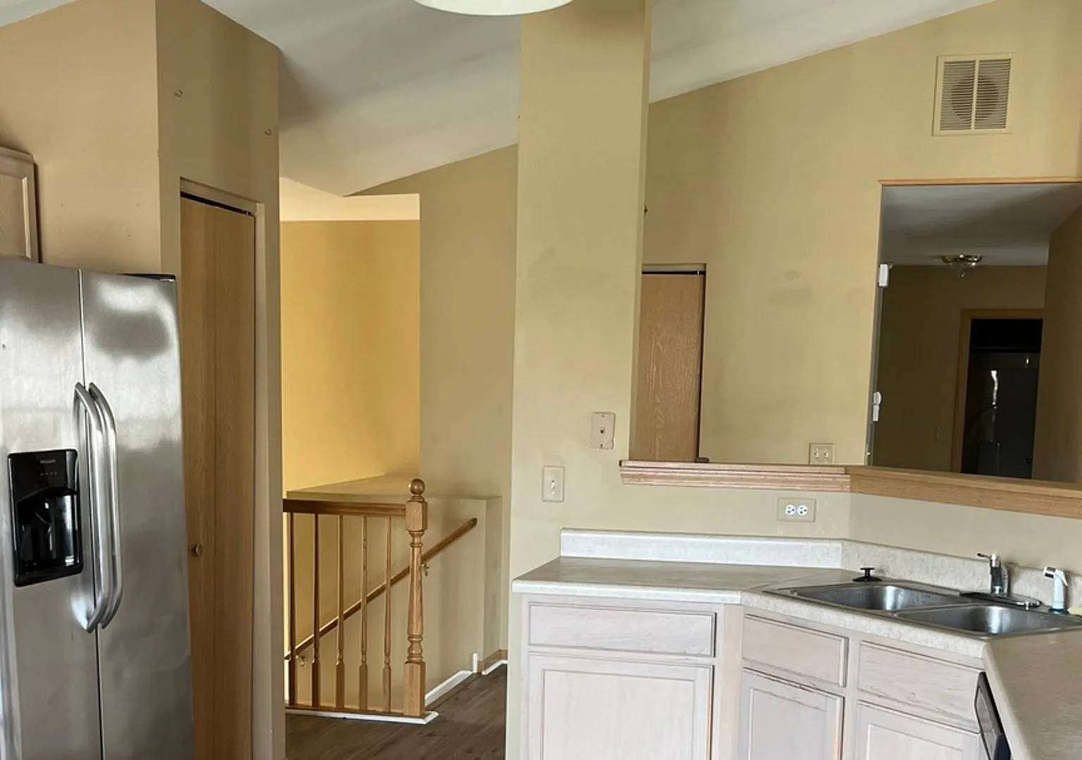 3 bed, 1832 sqft, $2,000 — Photo 2
