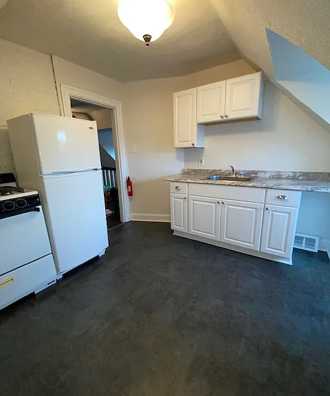 1129 N Euclid Ave #3 — Photo 2
