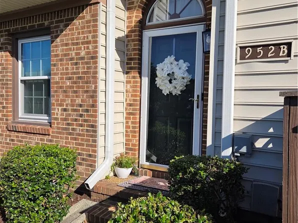 952 Saint Andrews Reach APT B, Chesapeake, VA 23320