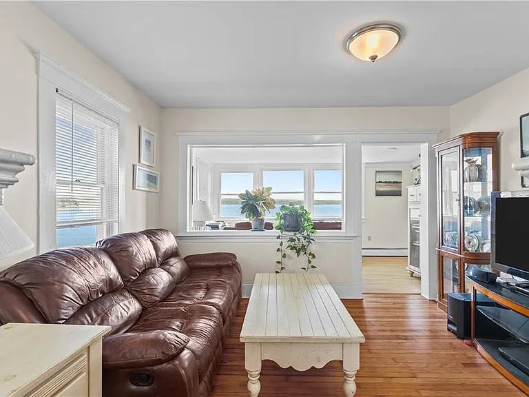 38 Aquidneck Ave #2 — Photo 6