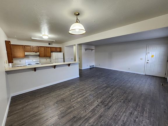 4th image of 682 Quincy St APT A