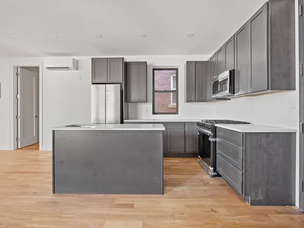 462 Maple Street image 3 of 16